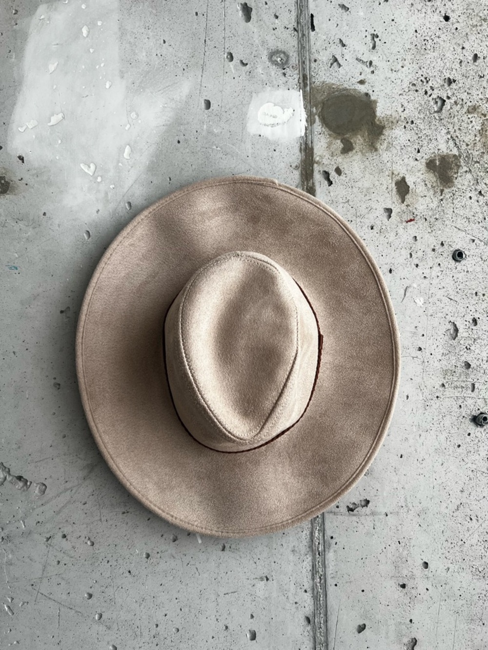 Wide-Brim Fedora Hat in Light Beige